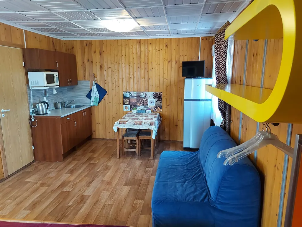 Комфортные домики у озера Дривяты под Замковой горой