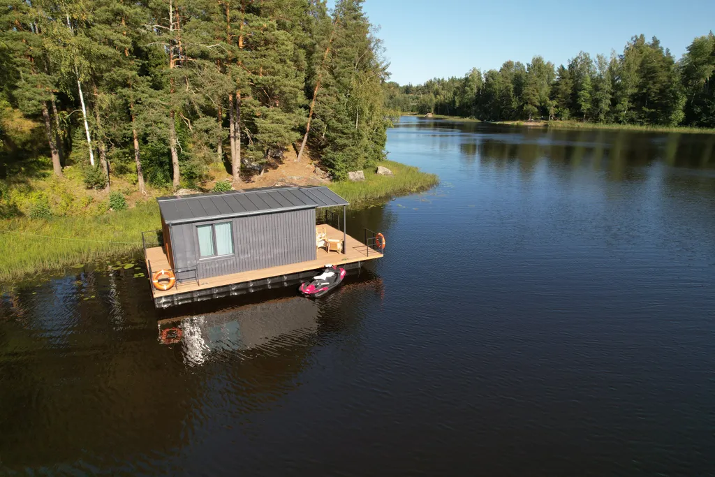 Дом на воде, хаусбот в Карелии