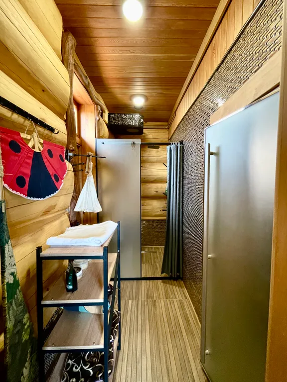 Загородный треугольный дом, с баней и чаном