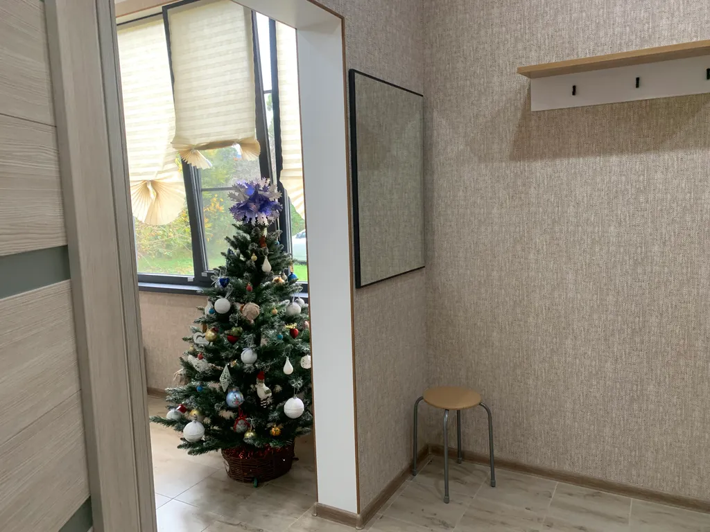 Комфортабельный дом с бассейном с видом на горы