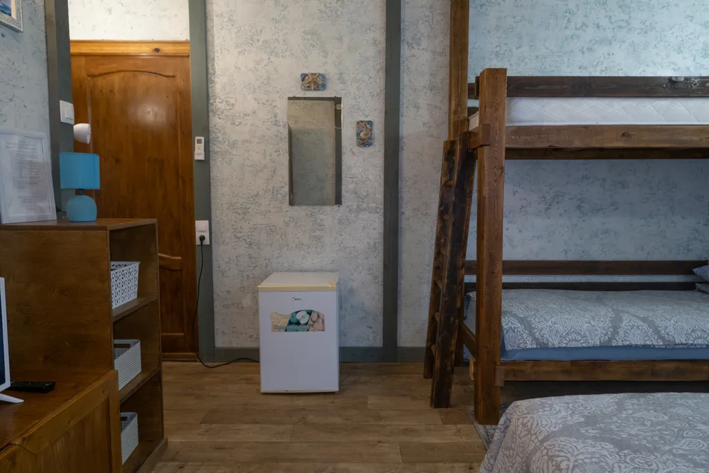 Квартира Квартира Четырёхместный номер с двуспальной и двухъярусной кроватями — Сухум