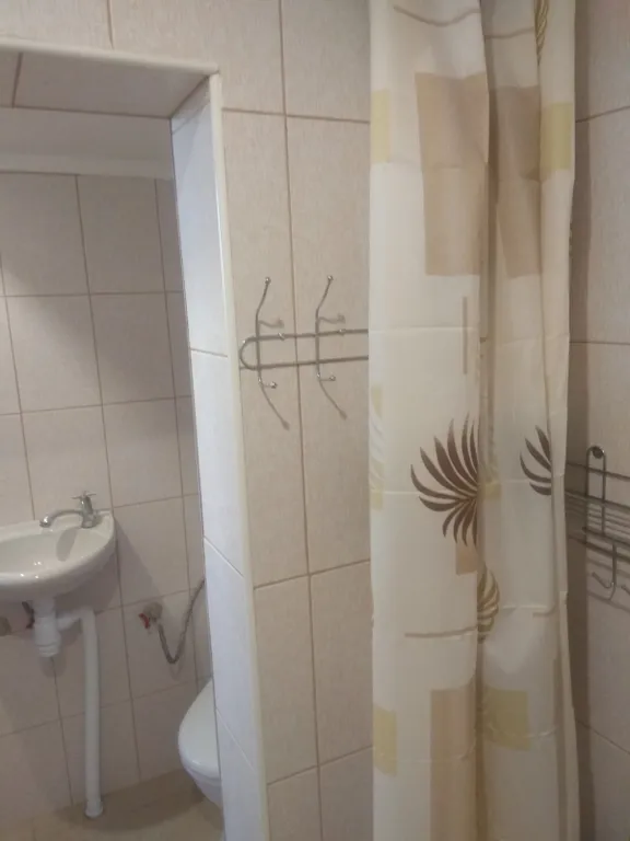 Уютный домик с собственным двором и видом на море, душ и туалет в доме