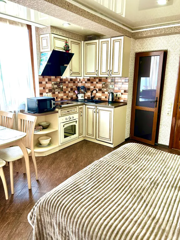 Студия с видом на море