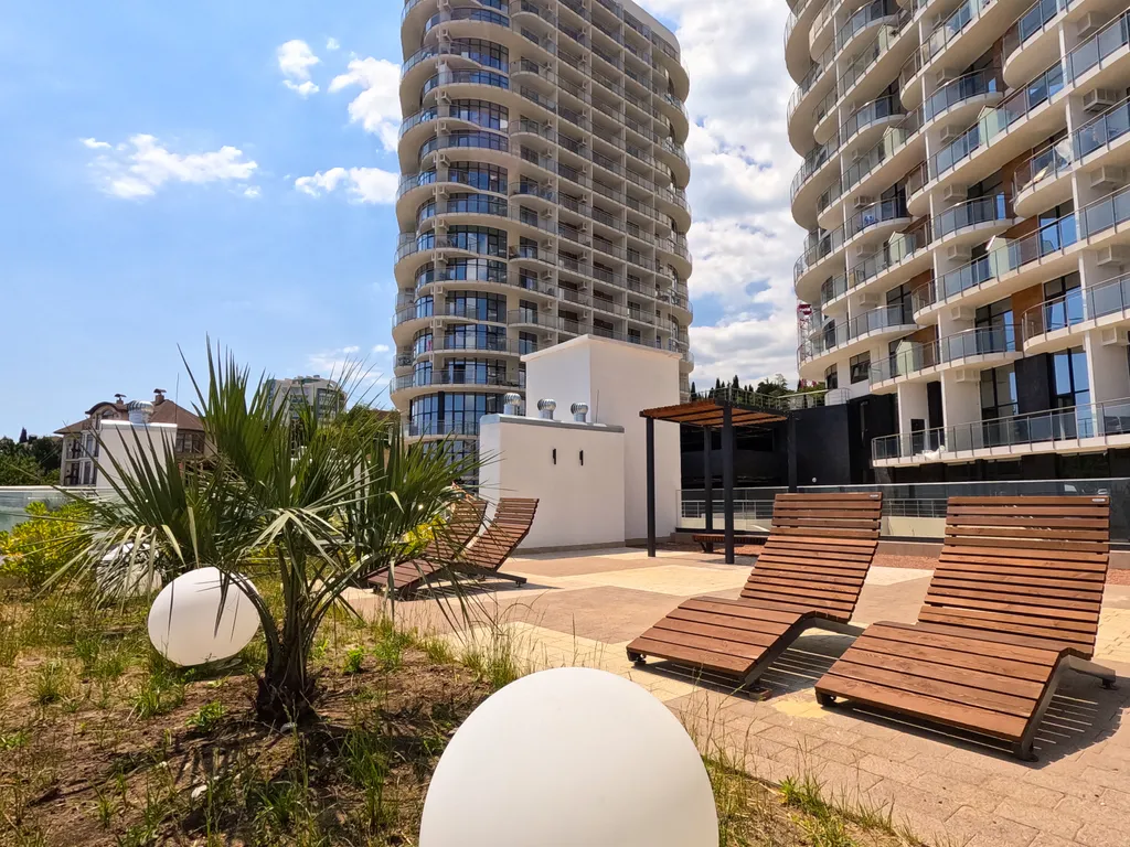 Дизайнерская студия LS-GREEN с боковым видом на море с 13 этажа