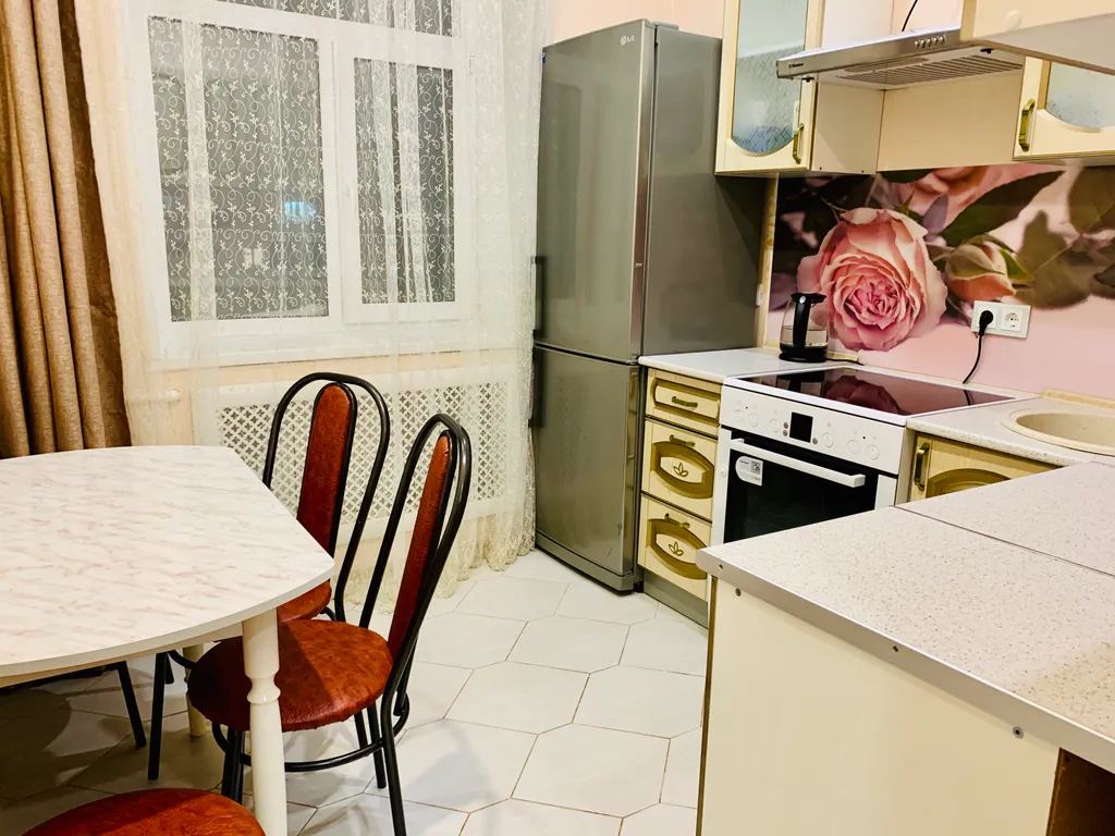 Просторная 3-квартира в центре города, рядом ДКШ, ЛПУ, Газпром