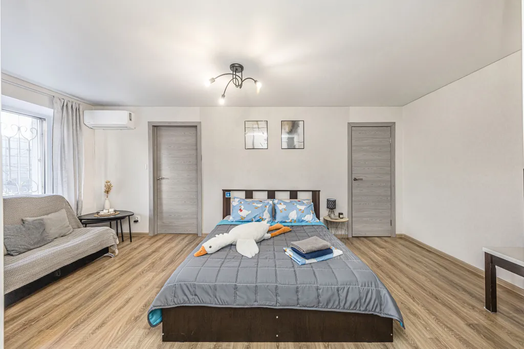 Двухкомнатная квартира в живописном месте у набережной