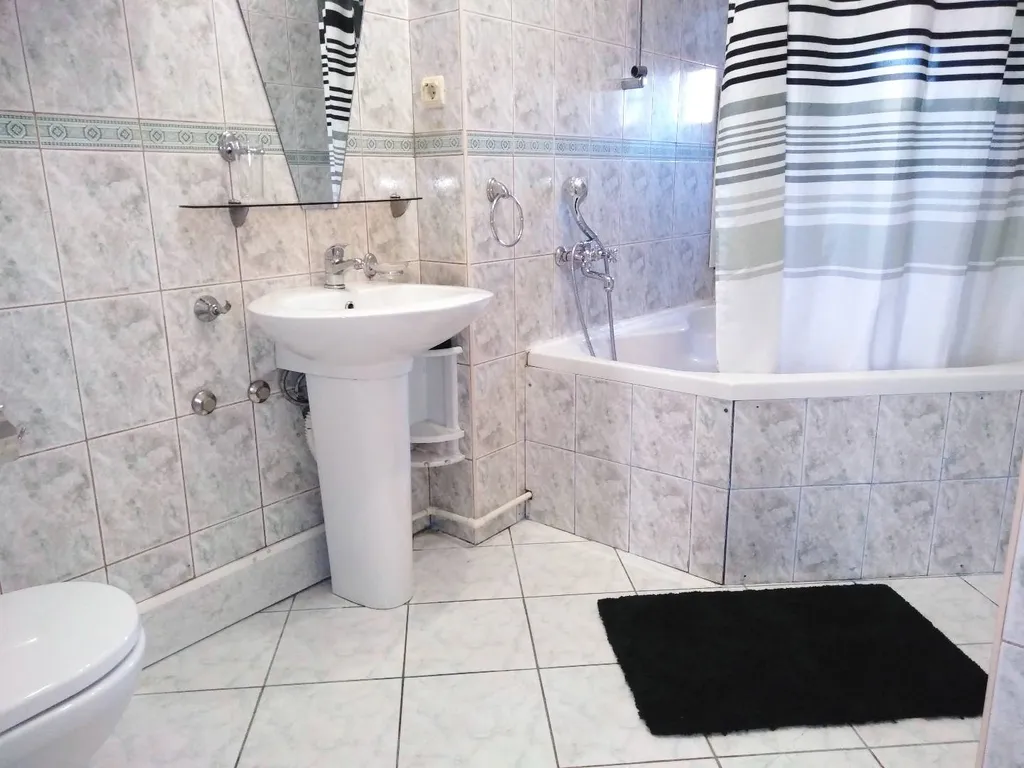 Квартира Квартира 3-комнатная сталинка с большой ванной рядом с набережной — Ярославль