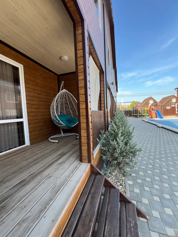 Коттедж с тёплым бассейном