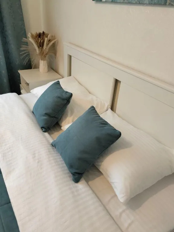 Уютный дом для большой семьи или компании в окружение сада