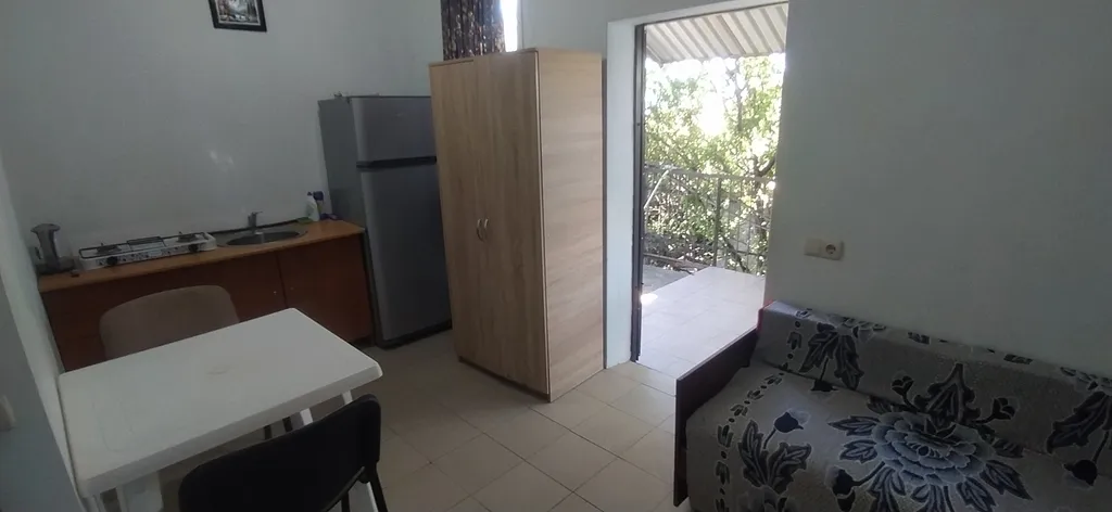 Трехместный номер (подходит для семьи из 4 чел), небольшой эконом