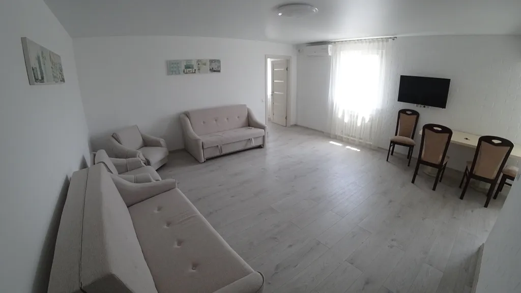 Отличная двухкомнатная квартира с двориком