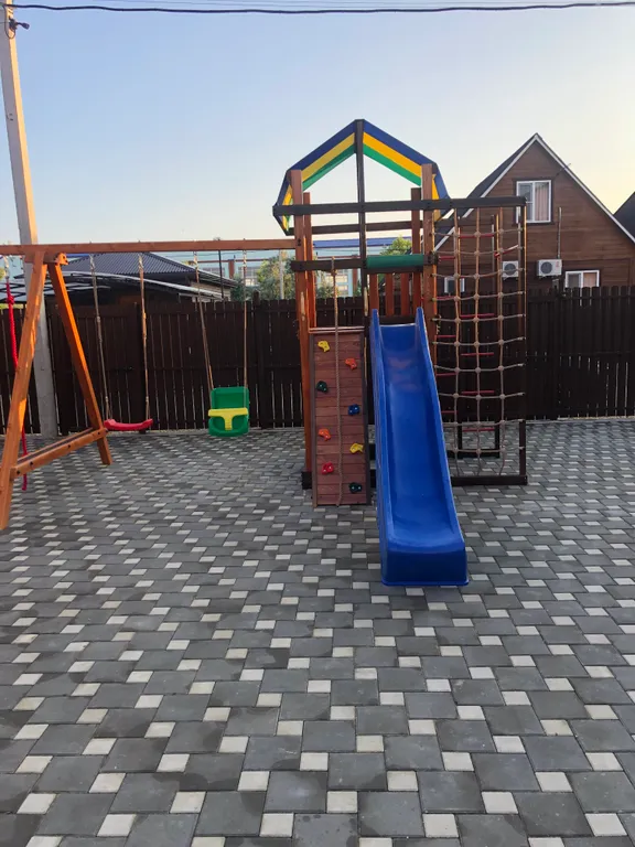 Коттедж с тёплым бассейном