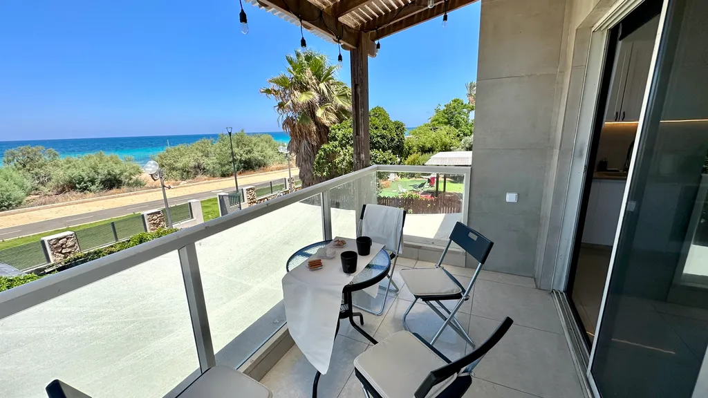 GW951 Квартира с балконом с видом на море (Gugel Waves Nahariya)