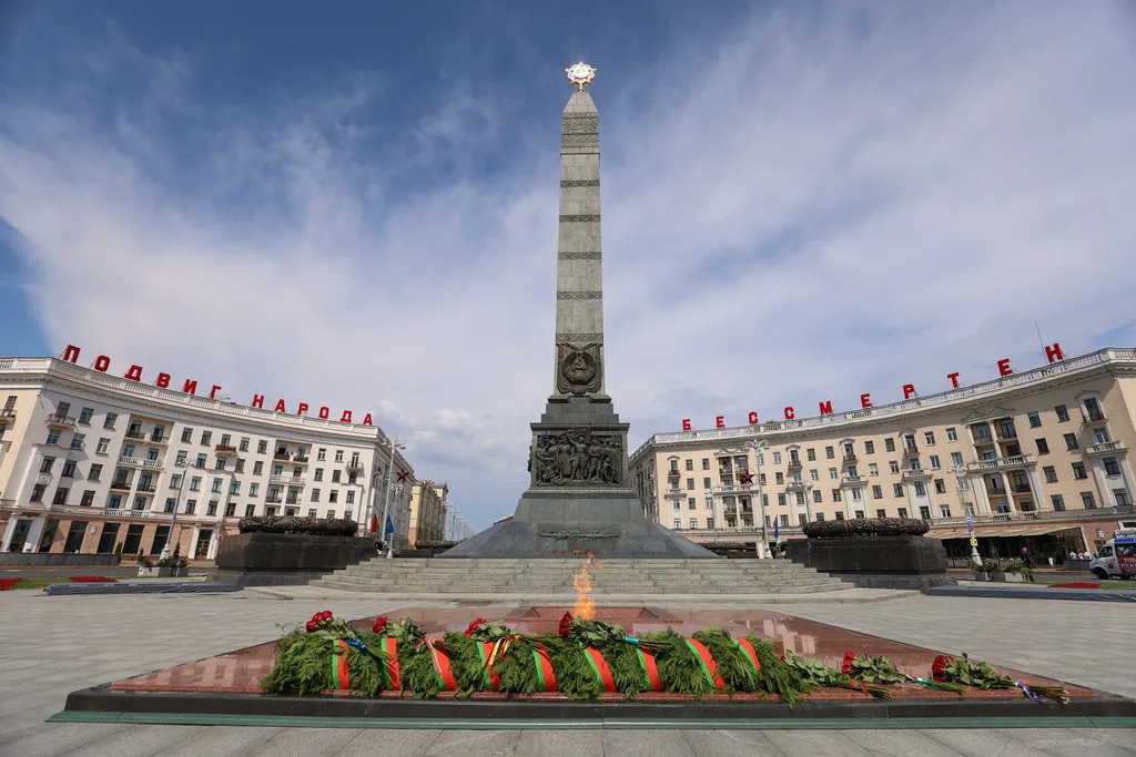 Светлый апартамент на площади Победы в сердце столицы