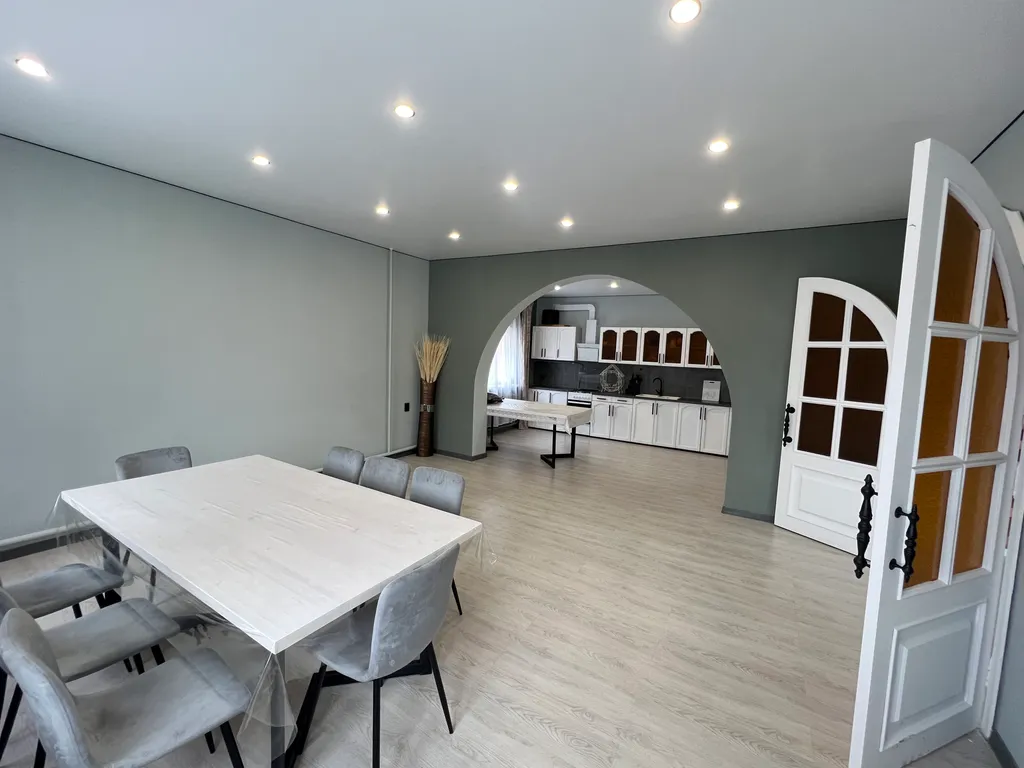 Дом с баней, бильярдом и бассейном в Подмосковье