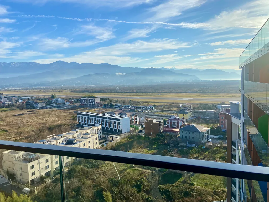 Студия у моря с видом на горы и посадочную полосу