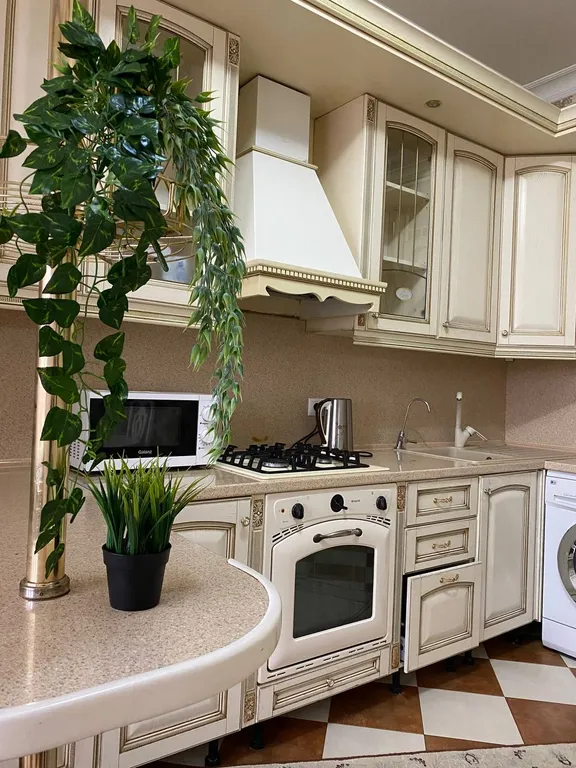 2-комнатная квартира в центре рядом с парком воинов Интернационалистов