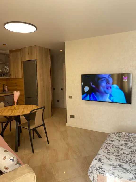 Двухкомнатные апартаменты в новостройке с витражным балконом