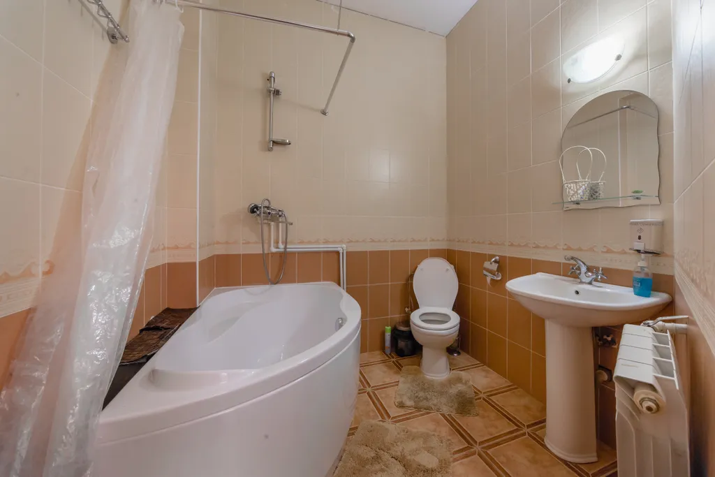 Большой дом с баней, бассейном, мангалом и парковкой