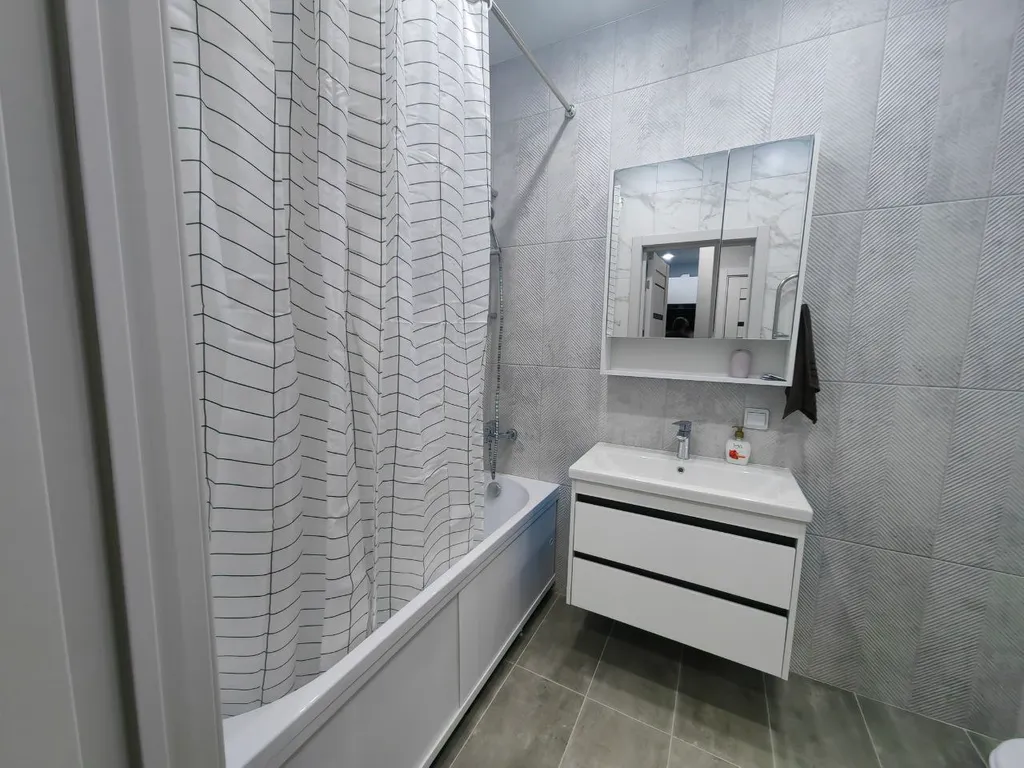 Квартира с новым ремонтом в закрытом ЖК Янтарь