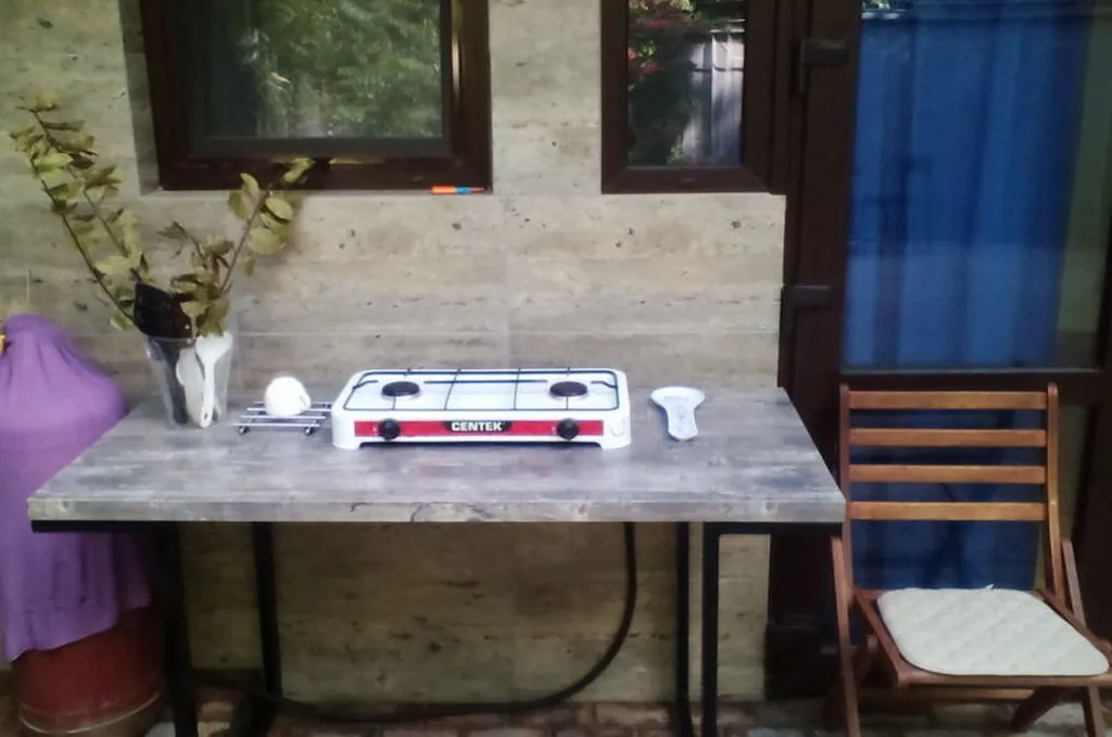 Студия комфорт на земле с двором, парковкой