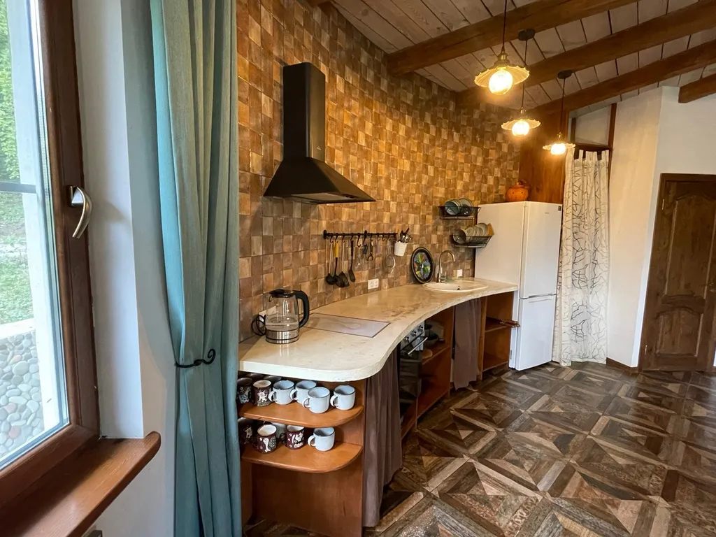 Круглый дом в горах