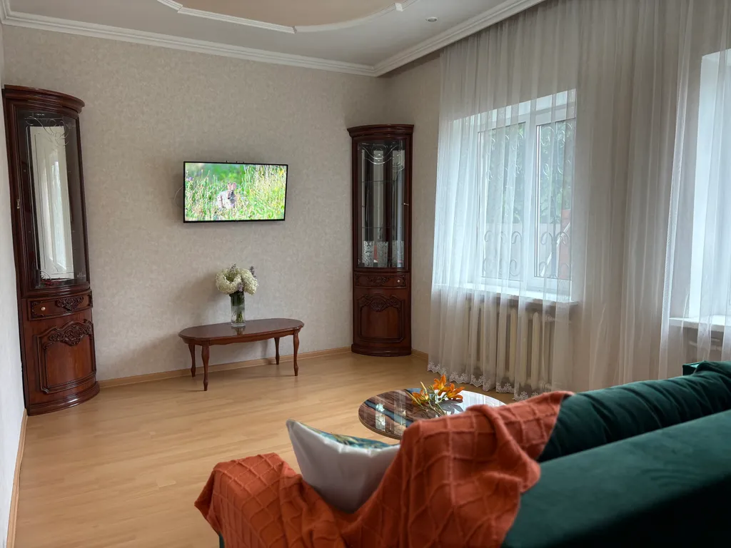 Двухэтажный дом из 5 комнат, с уютным двориком и мангалом