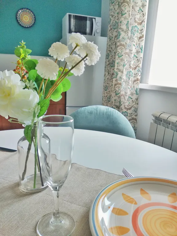 У метро рядом с центром