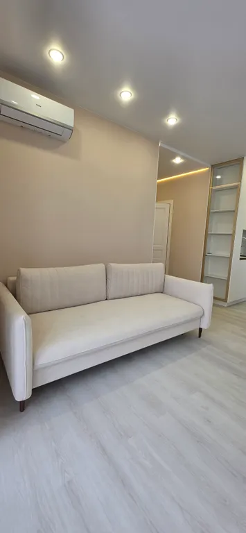 Новая, красивая, солнечная квартира с дизайнерским ремонтом.