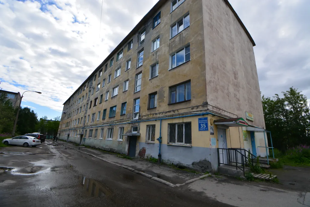 Двухкомнатная квартира в центре возле ряда сетевых магазинов