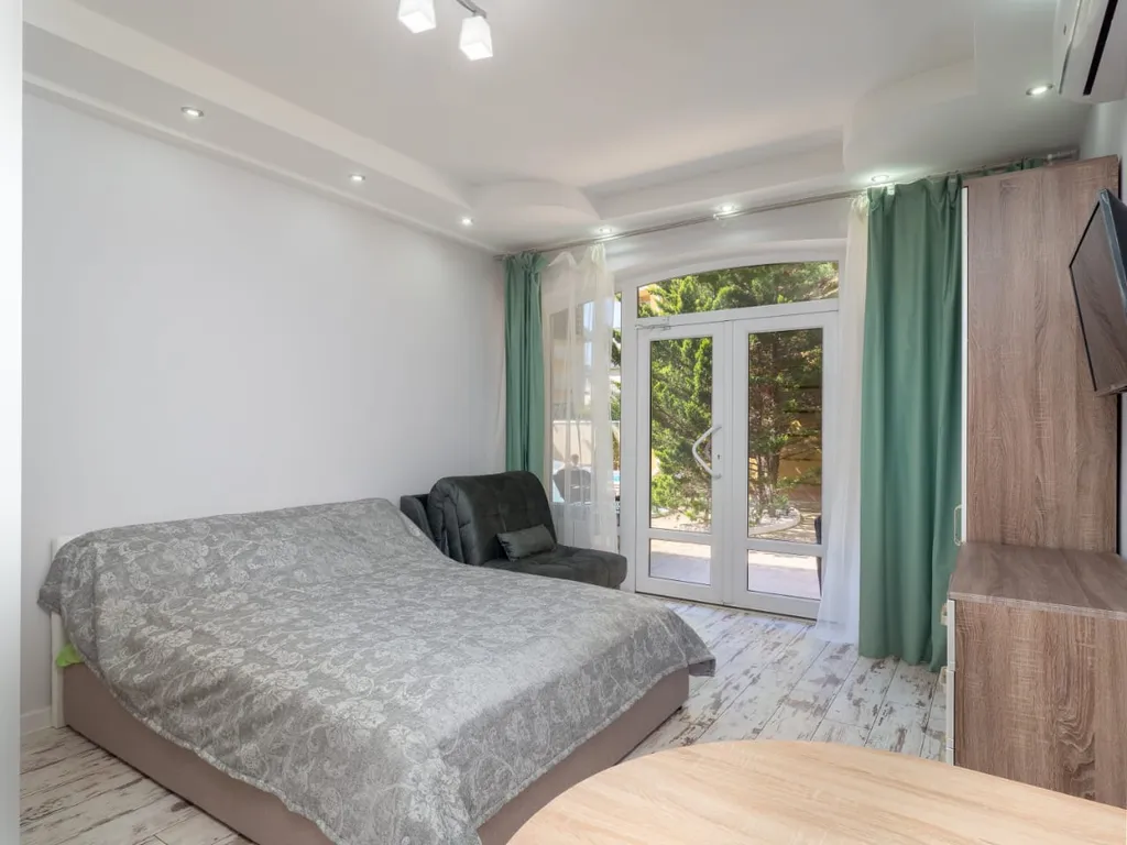 Квартира Квартира Уютная студия у моря с теплым бассейном — Сириус