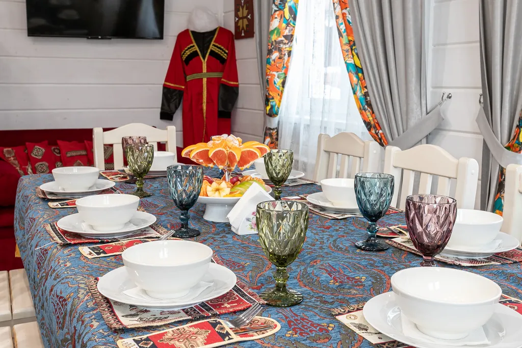 Коттедж Дом Ереван с балконом и открытой верандой в Кикино на Веле — Кикино