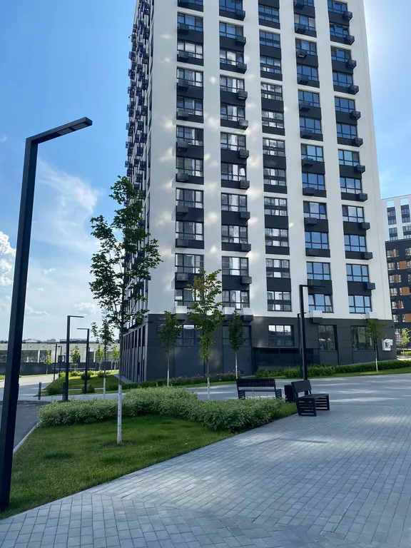 Шикарная квартира рядом трассой при заезде в город, со своей стоянкой