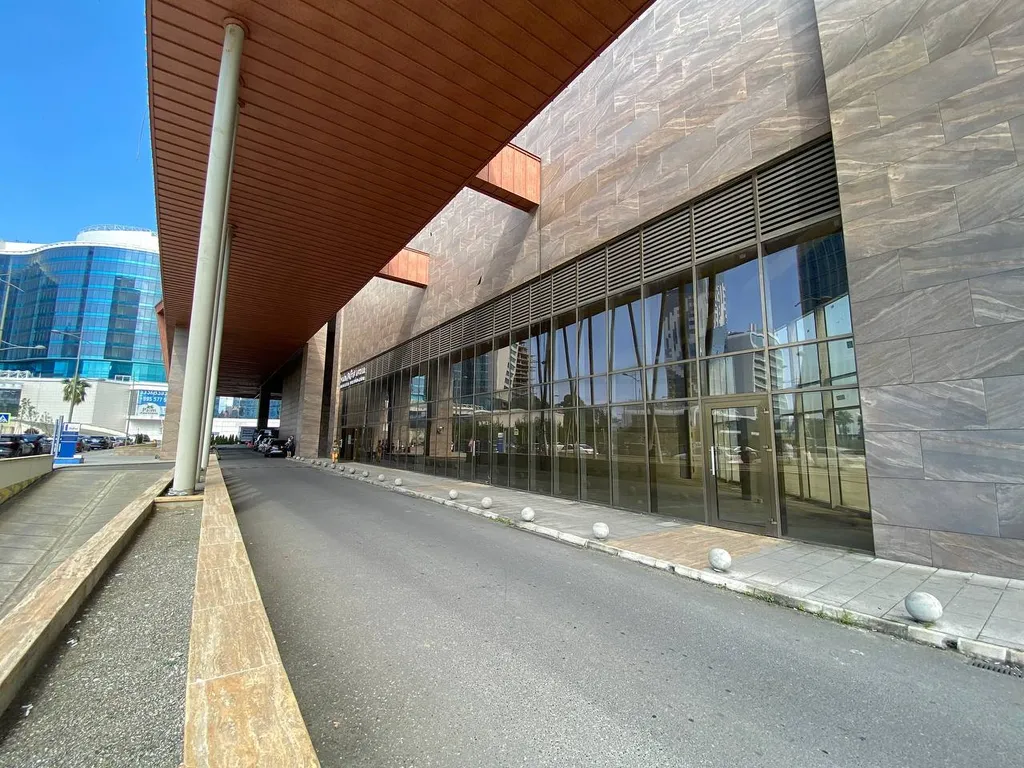 Трехкомнатная квартира на берегу моря, Porta Batumi Tower