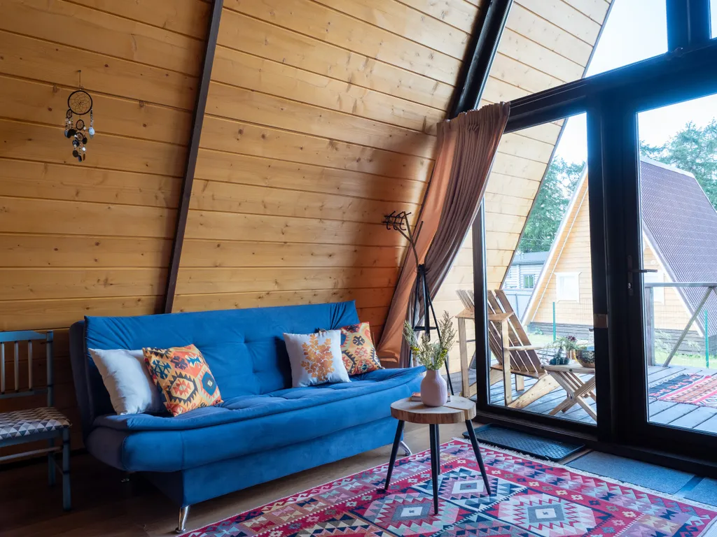 Уютный дом у озера