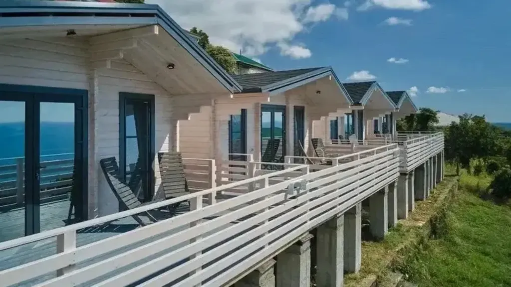 Коттедж Четырёхместный номер с видом на море — Гагра