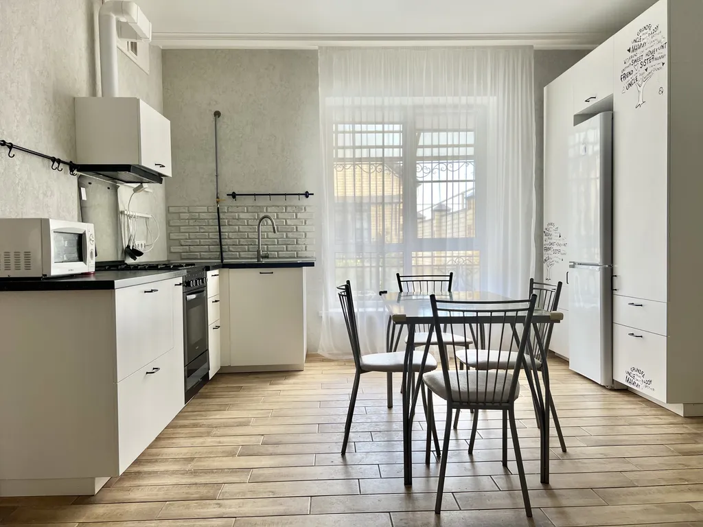 Загородный дом 5 спален с бассейном и большой территорией