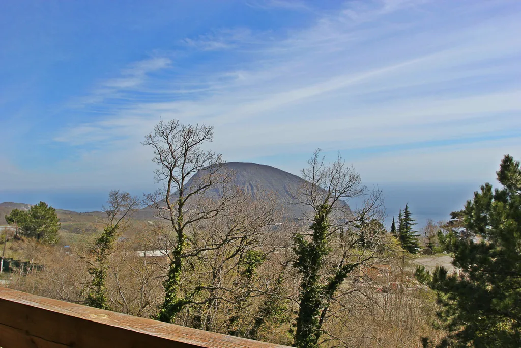 Дом с панорамным видом на море и гору Аю-Даг