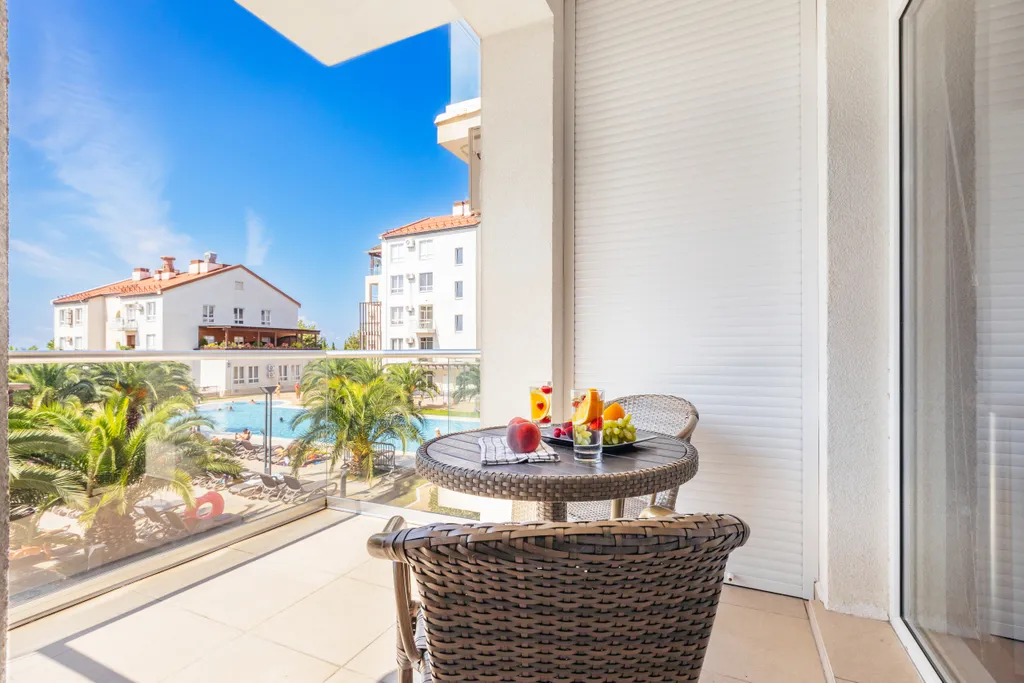 Двухкомнатный апартамент с видом на море