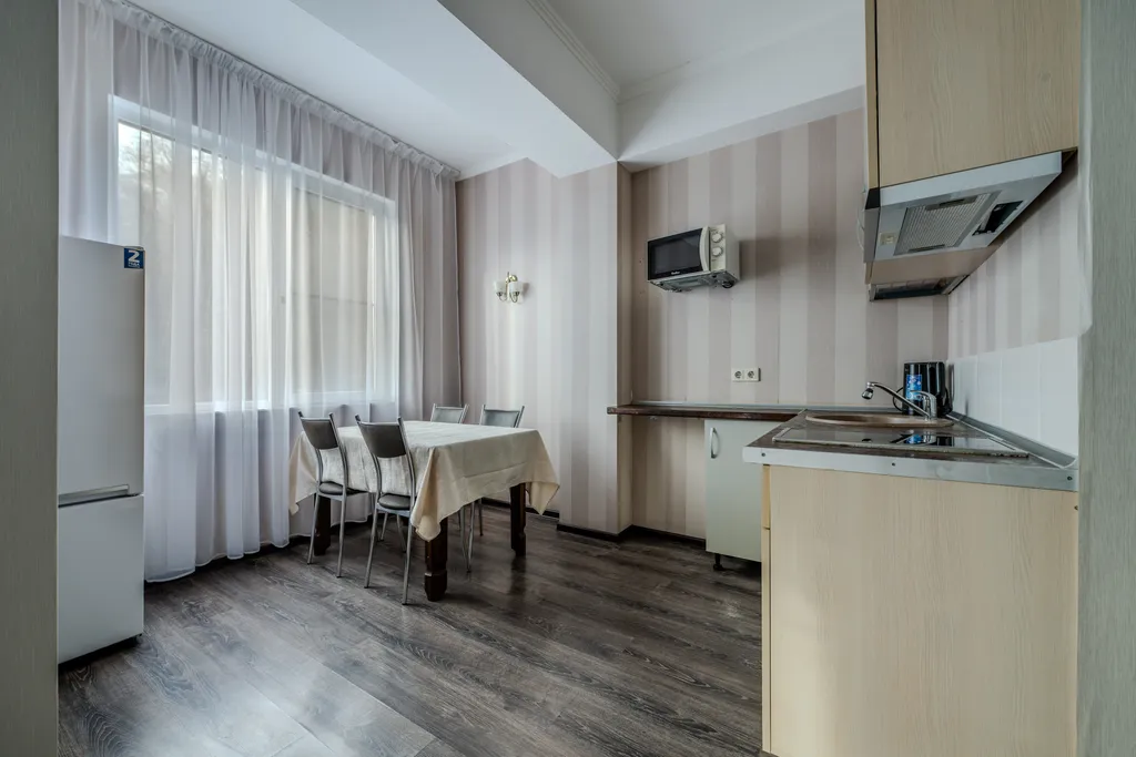 Видовые апартаменты, панорамные окна в гостиной ваши