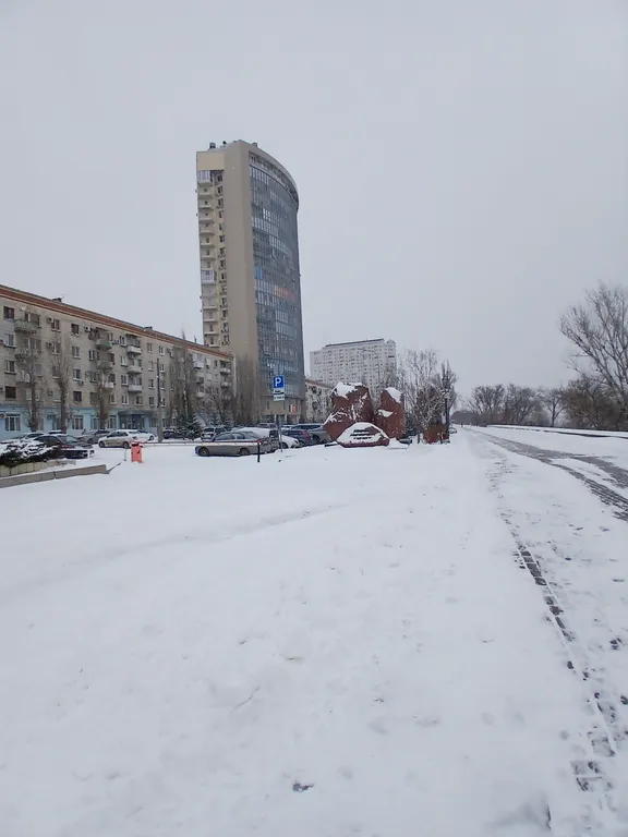 Жизнь с видом реку: огромная лоджия с панорамным остеклением в пол!