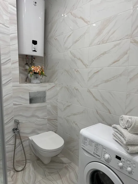 Современная студия с уютным интерьером в центре