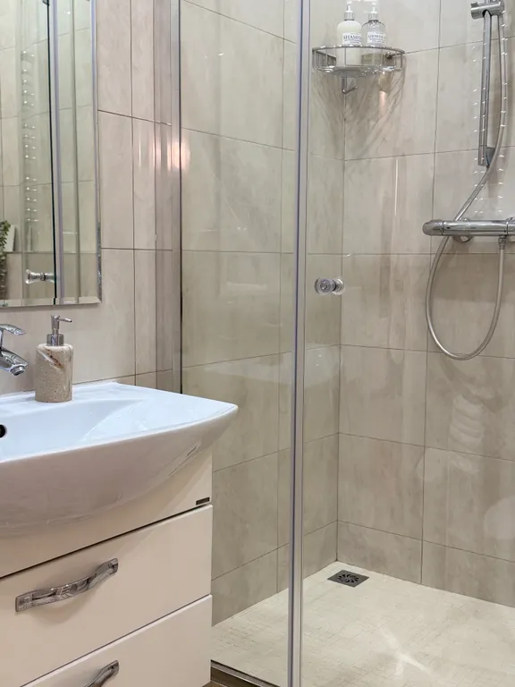 Корона с видом на море