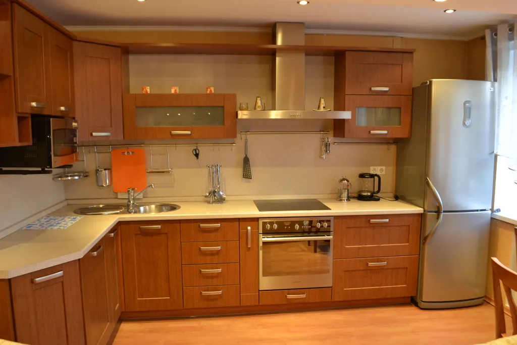 Студийного плана двухкомнатная квартира в доме над рестораном Тундра