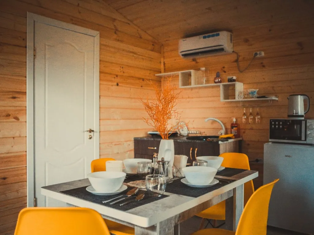 Дом в лесу с бассеином