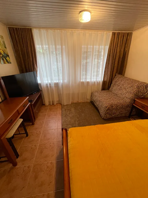 Коттедж Уютная студия с отдельным входом и кухней в центре Адлера — Сочи