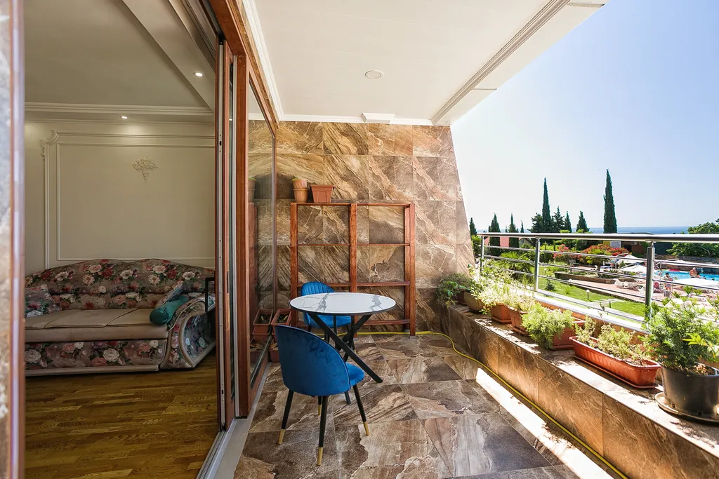 Апартамент с видом на бассейн