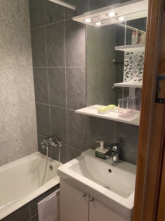 Квартира в новом доме, 5-7 минут от центра на авто