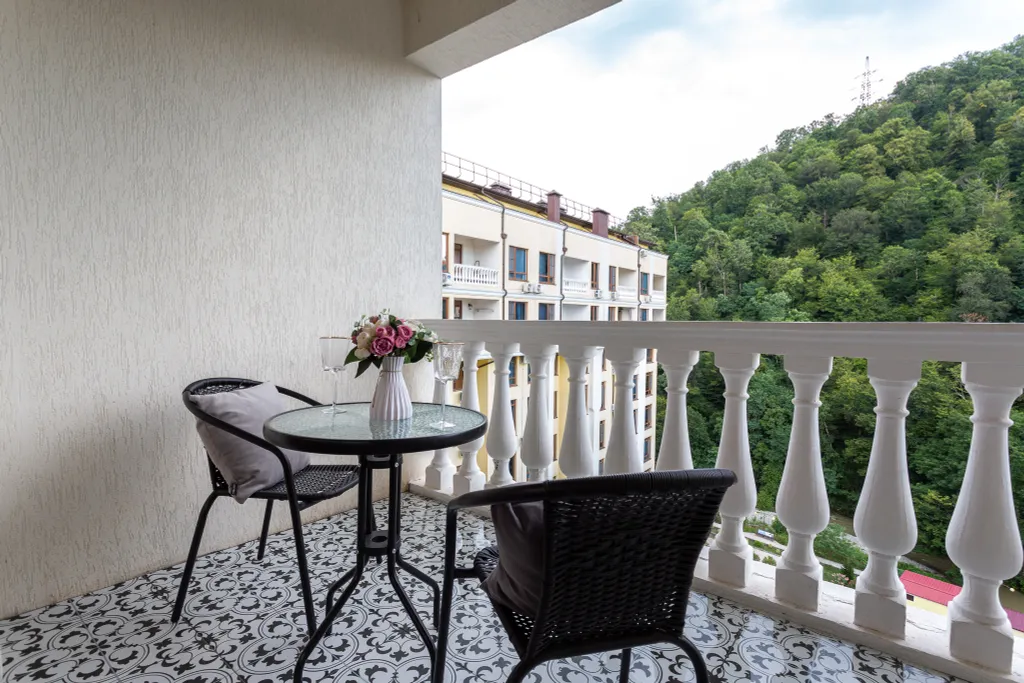 Квартира с балконом и видом на гору