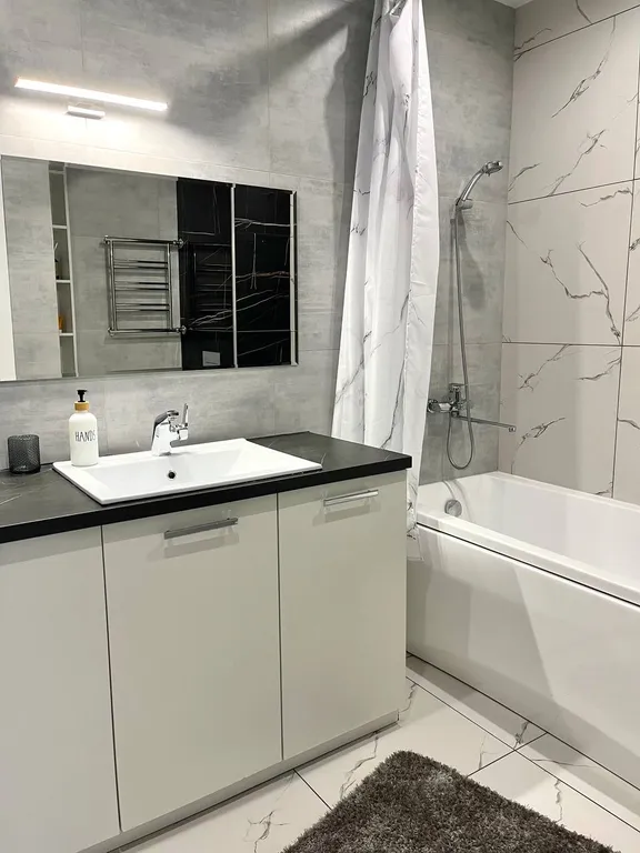 Евро-трехкомнатная квартира возле метро Грушевка